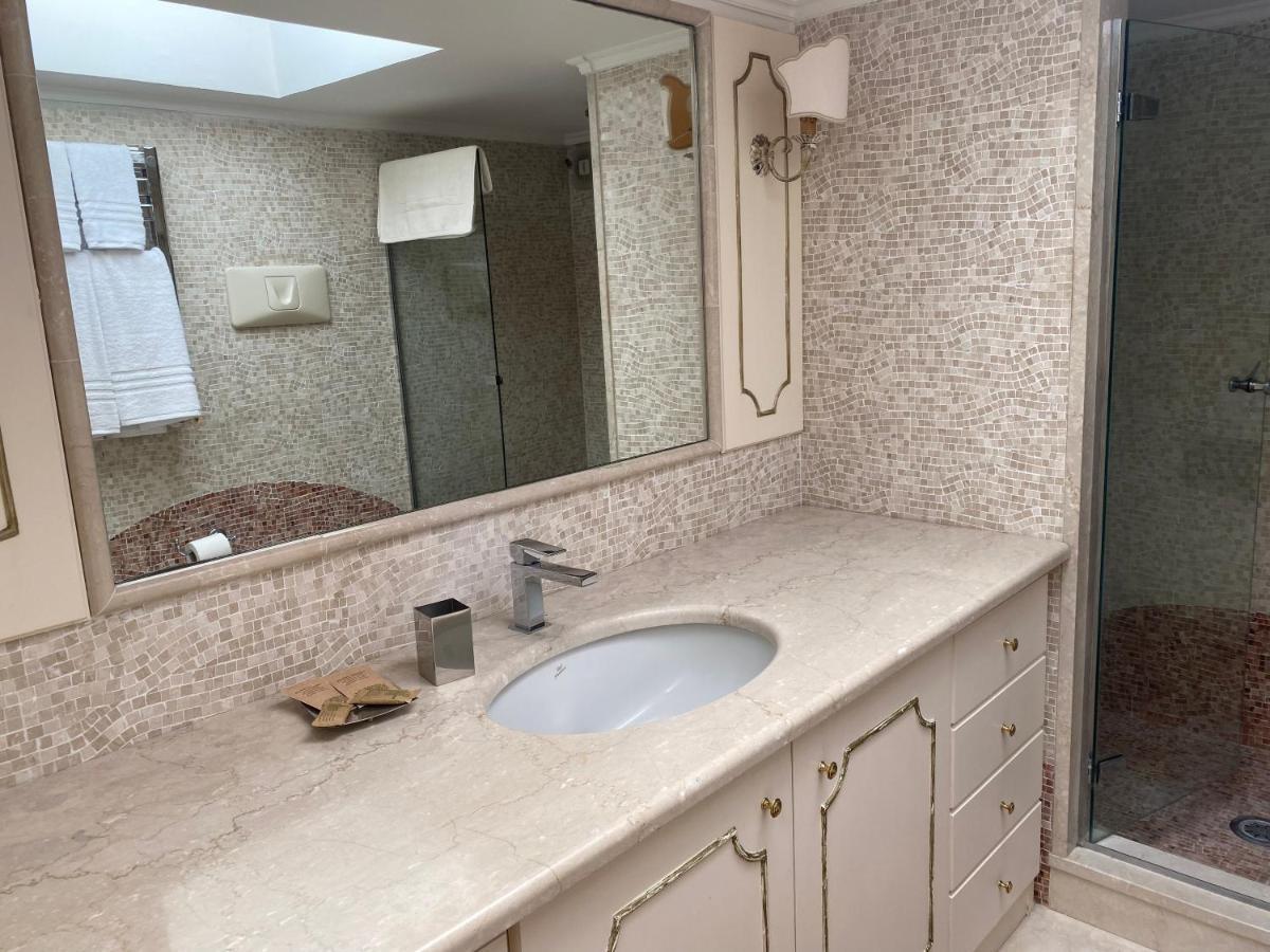 “La Pinta” Elegante Appartamento Al Vomero Nápoles Exterior foto