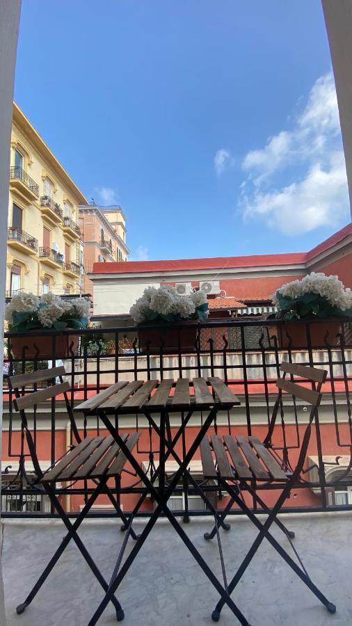 “La Pinta” Elegante Appartamento Al Vomero Nápoles Exterior foto
